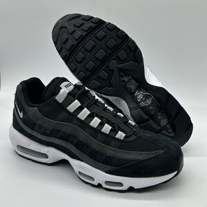 New Mens Nike Air Max 95 Black/White DM0011-009 NWOB